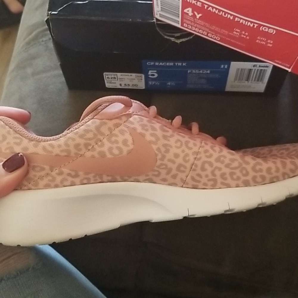 Nike leopard shoes